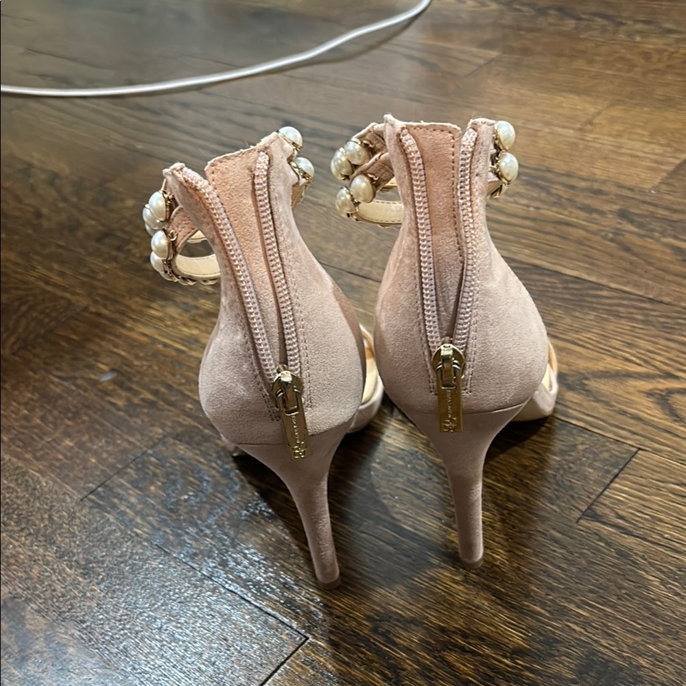 Elegant Pink Heeled Sandals with Pearl Accents - Picture 4 of 7
